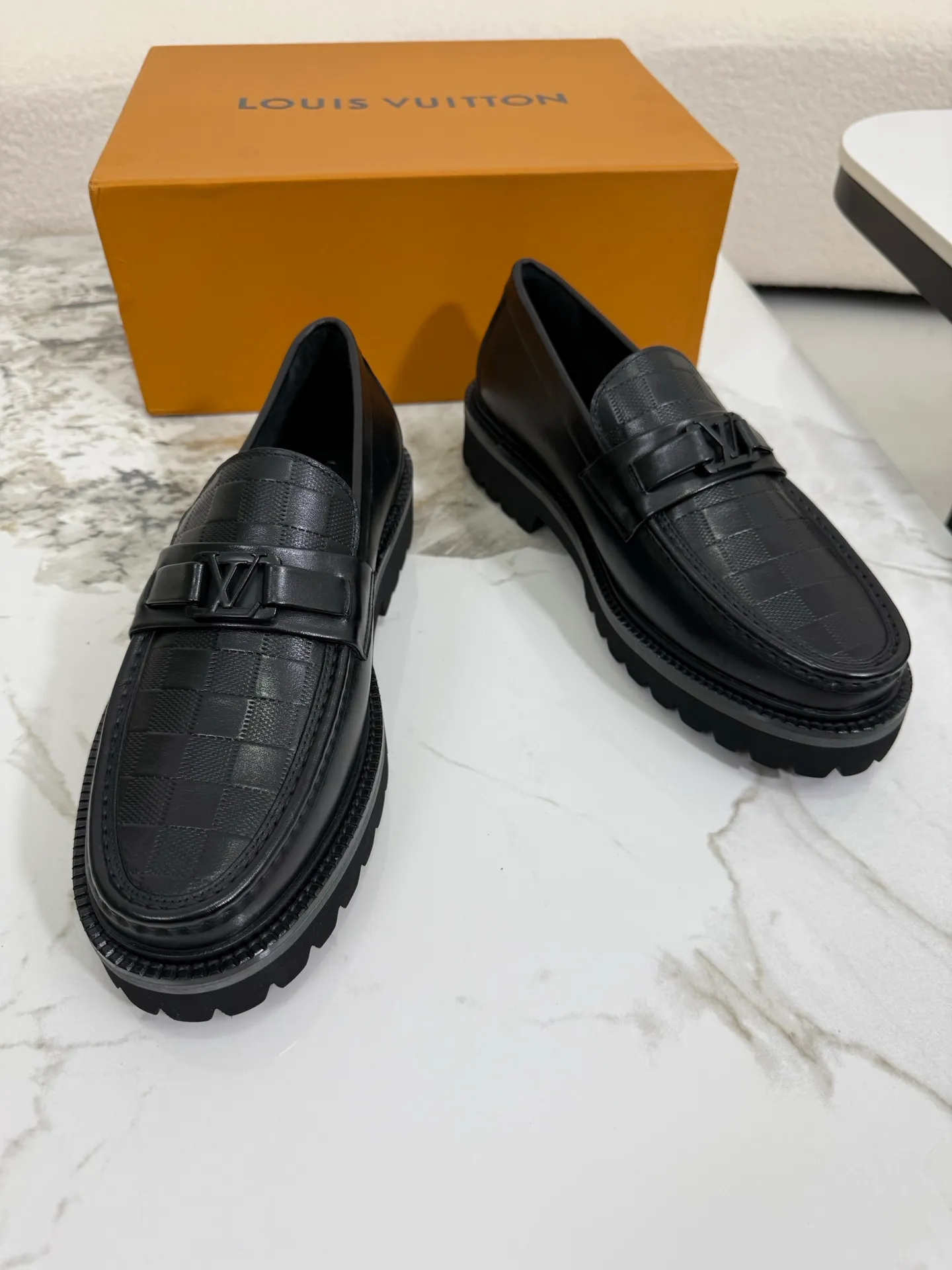 [L Family] Top P: 800💰 ▪️Size: 39-44 (38.45 custom-made) The top male god leather shoes Lv series are sold at the same time with original factory configuration, original cowhide fabric imported from Italy, soft and comfortable, imported water-dyed cow lining, soles: original ultra-light French foam outsole super comfortable, original factory with single goods 🔍🔍high quality, can be entered and exited at will, welcome to compare and synchronize.
